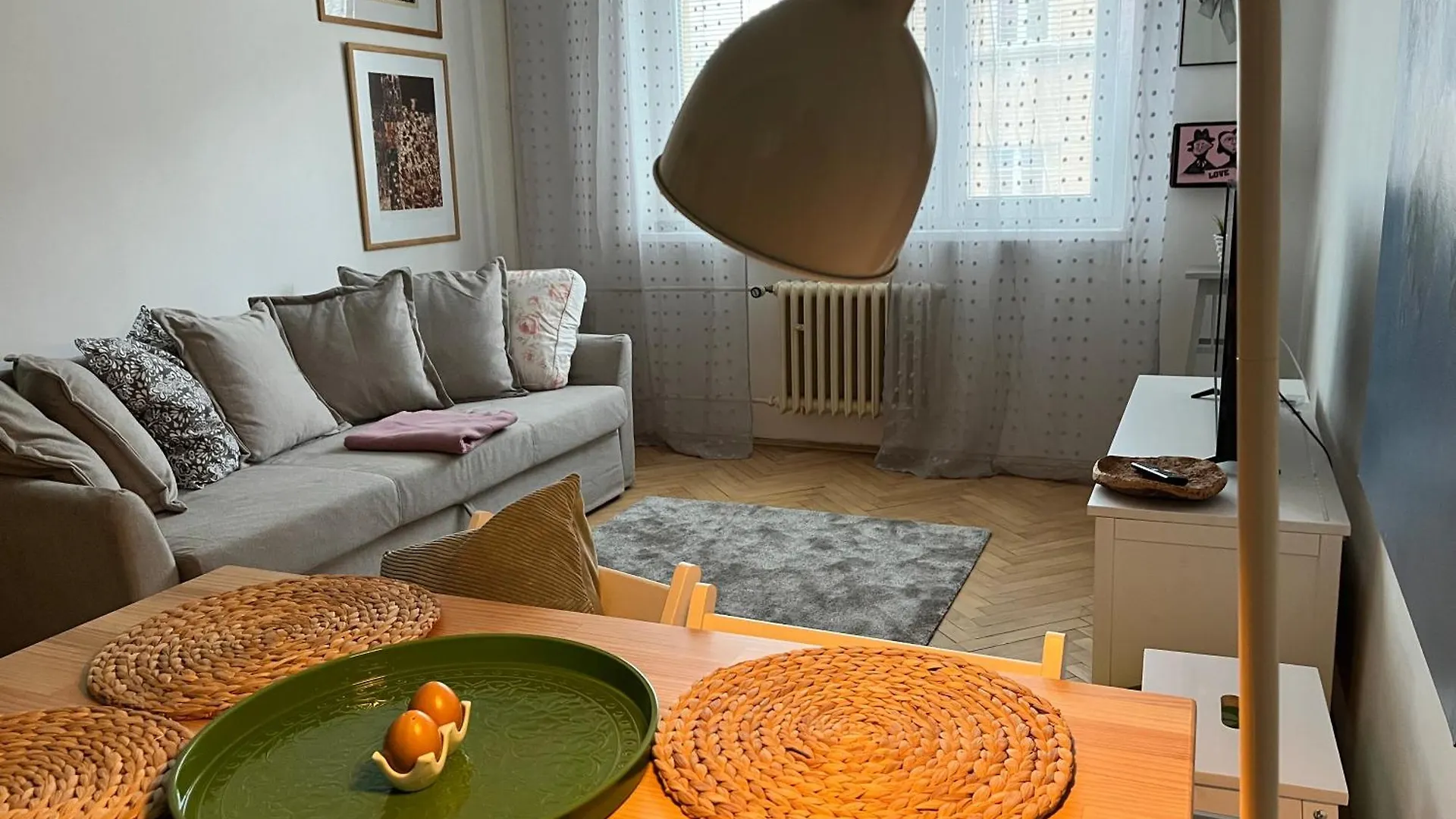 اتصالات Home By The River 